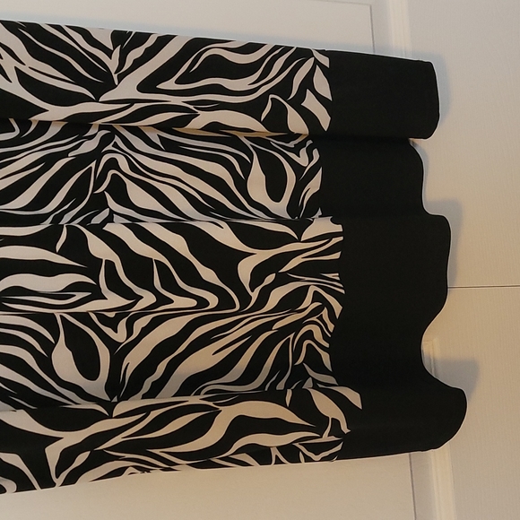 Periwinkle size 18WP, black and white dress - Picture 4 of 4